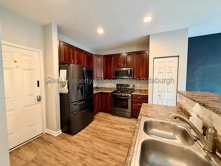 242 Corey Dr — Photo 10