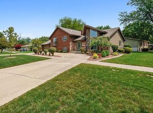 1001 Azalea Dr, Munster, IN