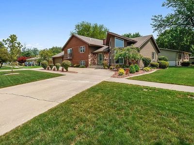 1001 Azalea Dr, Munster, IN, 46321