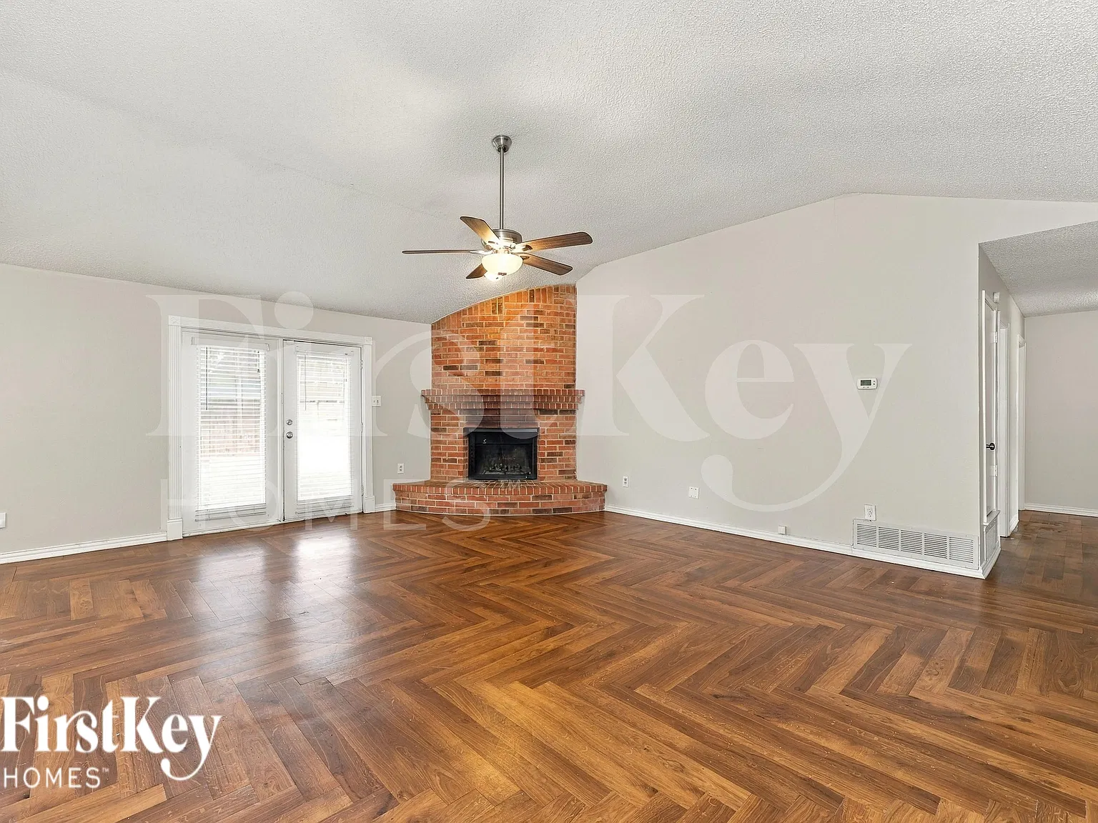 3 bed, 2.0 bath, 1550 sqft, $1,895 — Photo 2