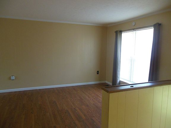 3rd image of 321 Collinwood Dr