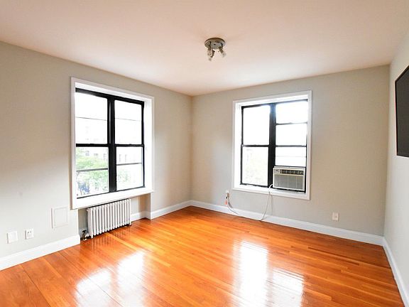 2nd image of 820 W 180th St APT 41