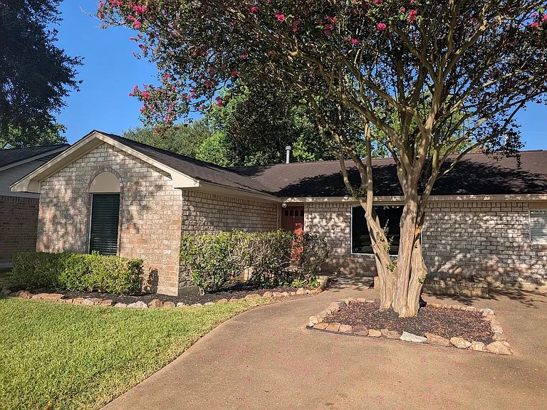 2028 Cheryl Dr — Photo 2