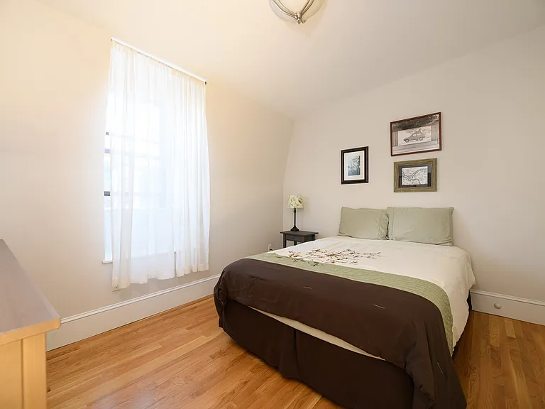 87 3rd St #1 — Photo 7