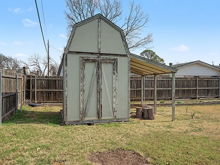 2009 Charleston Dr — Photo 24