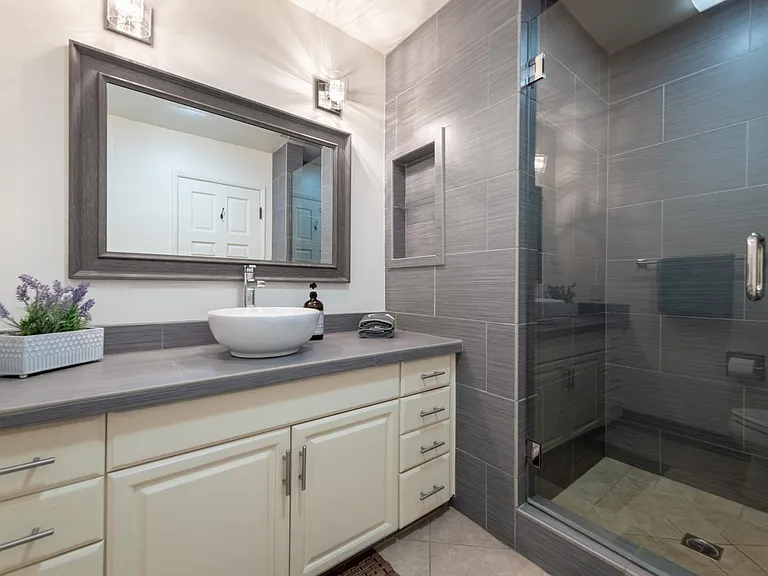 En-suite bathroom