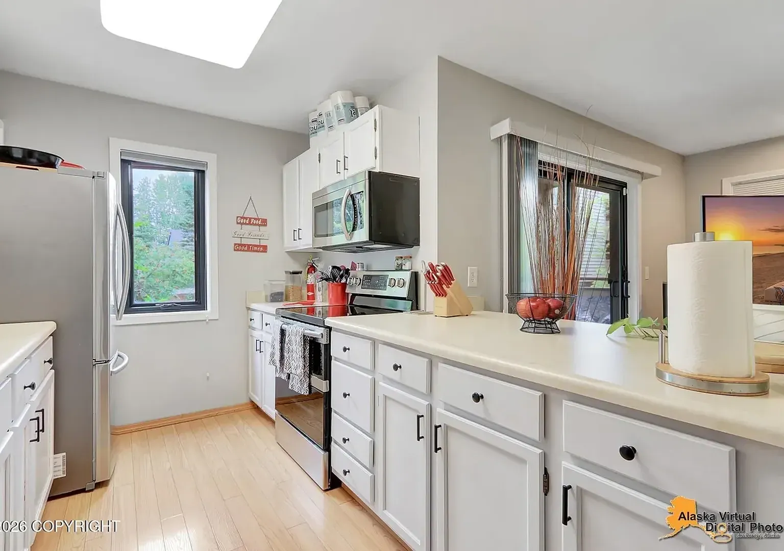 Rare Find! Amazing 2 Bed/2 Bath Condo W/ In Unit Laundry + Garage In Highly Requested Neighborhood — Photo 1