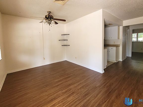3rd image of 221 NW Jefferson Cir N #23