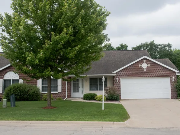 2115 W Navajo Dr, Freeport, IL 61032