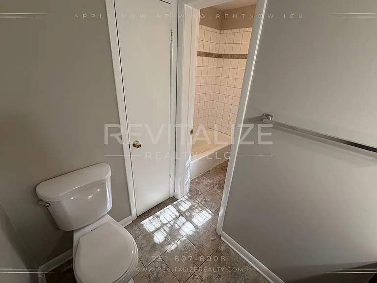 1504 Dauphin St #6 — Photo 12