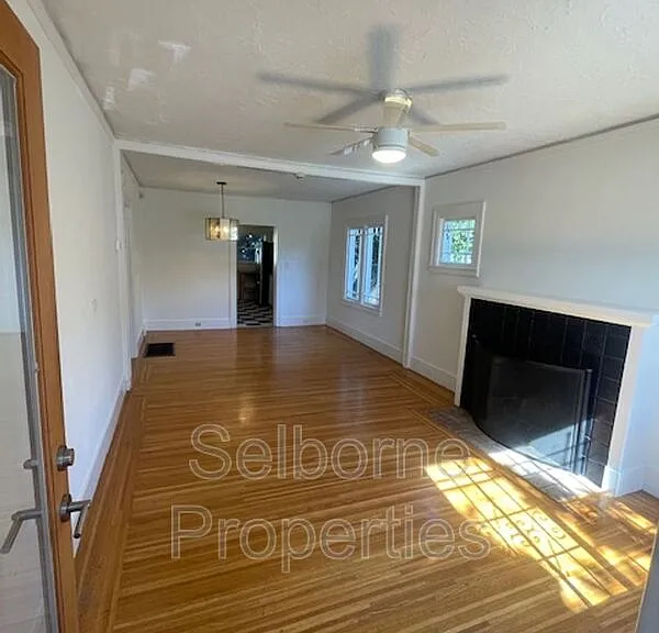 1424 E 20th St — Photo 20
