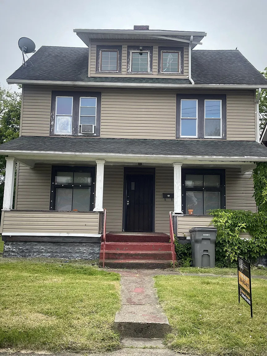 733 Crandall Ave photo 1