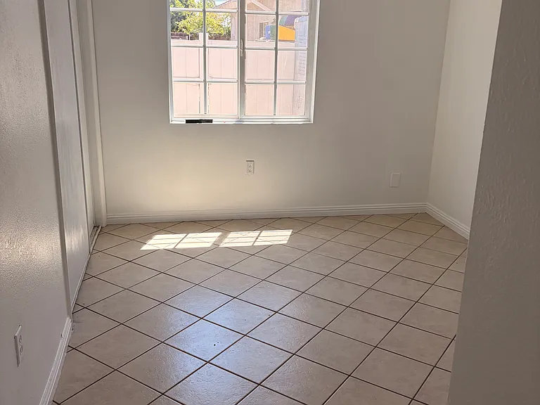 1571 E Olive St #B — Photo 2