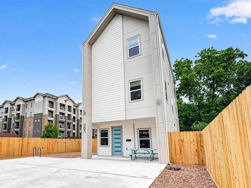 1st image of 307 Neyland St