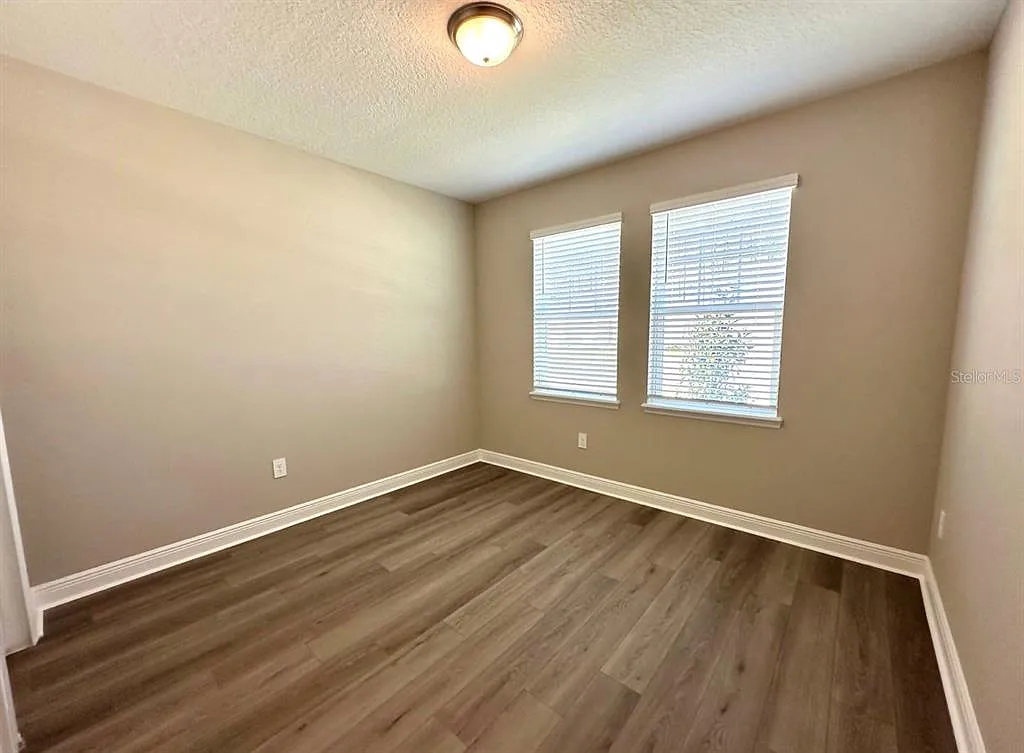 5 bed, 4.5 bath, 3715 sqft, $3,500 — Photo 2