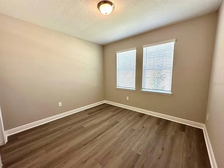 2122 Divot Dr — Photo 2
