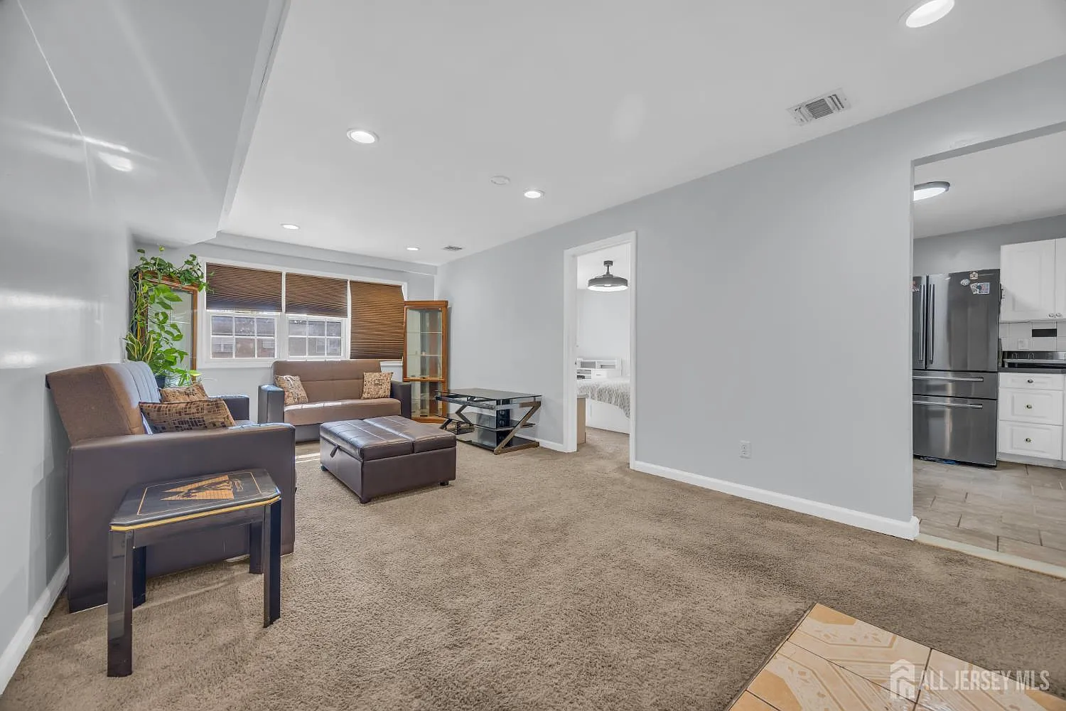 393 College Dr — Photo 1