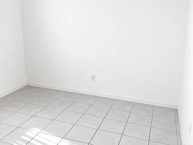 7404 Sade St — Photo 5
