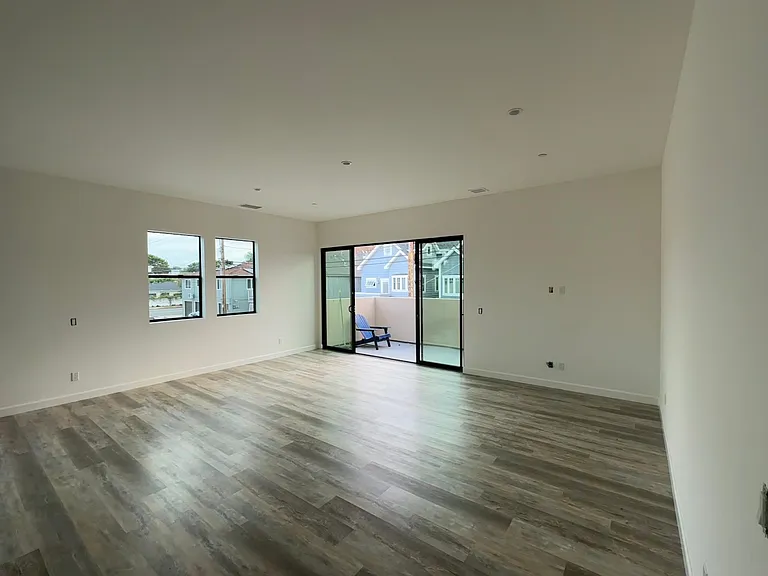 256 B Ave — Photo 3