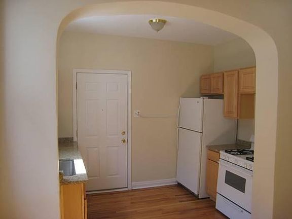5th image of 2040 N Albany Ave Floor 1