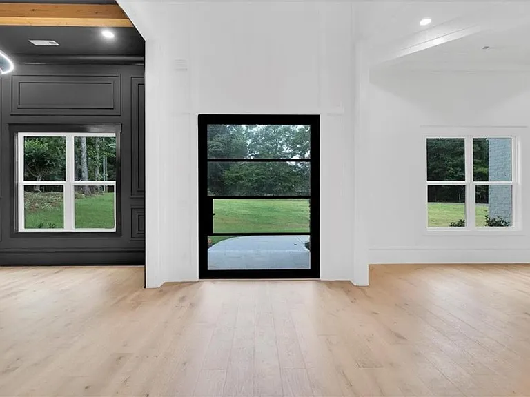 1330 Upchurch Rd — Photo 3