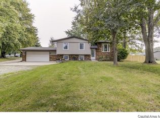11868 Clearspring Dr, Glenarm, IL 62536