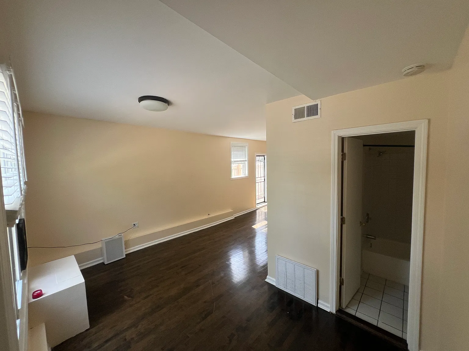 3 bed, $2,900 — Photo 3