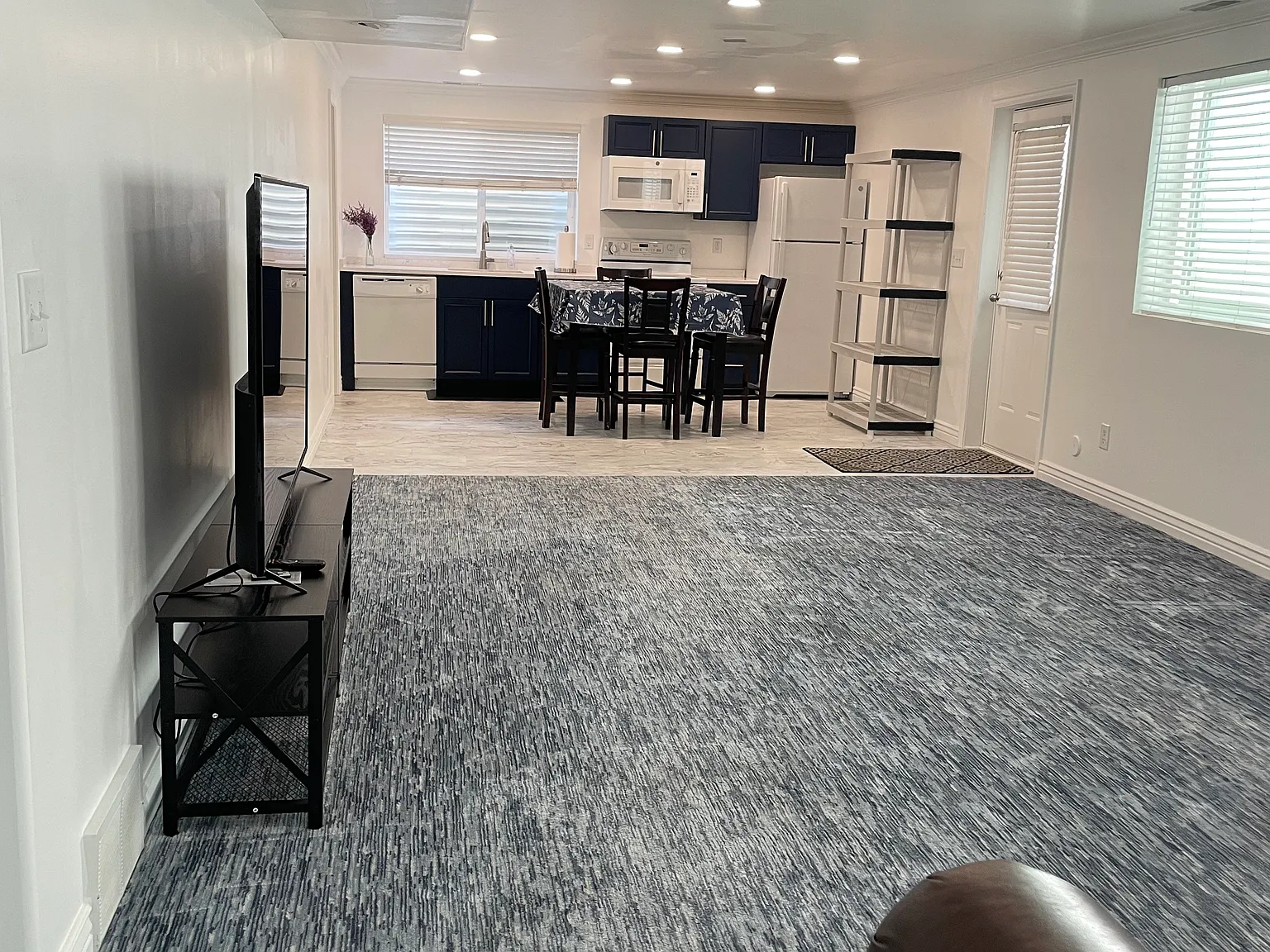 2 bed, 1300 sqft, $1,700 — Photo 2