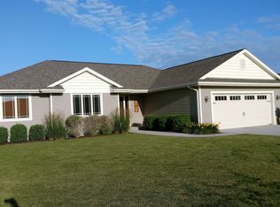 244 Auburn Dr, Sheboygan Falls, WI 53085