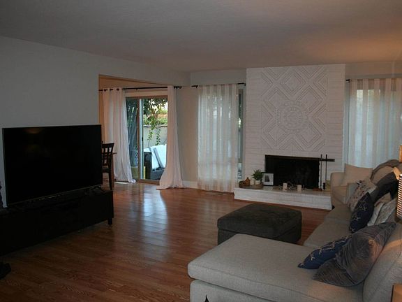 4th image of 120 Carlton Ave Unit 28