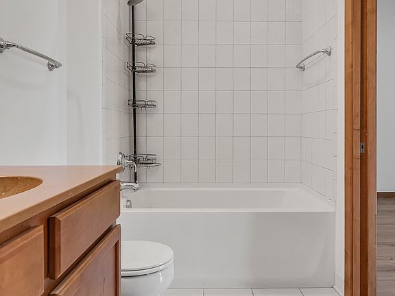 3rd image of 15 E Franklin Ave APT 418