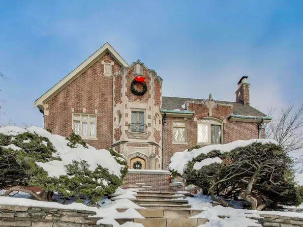 10162 S Longwood Dr, Chicago, IL 60643