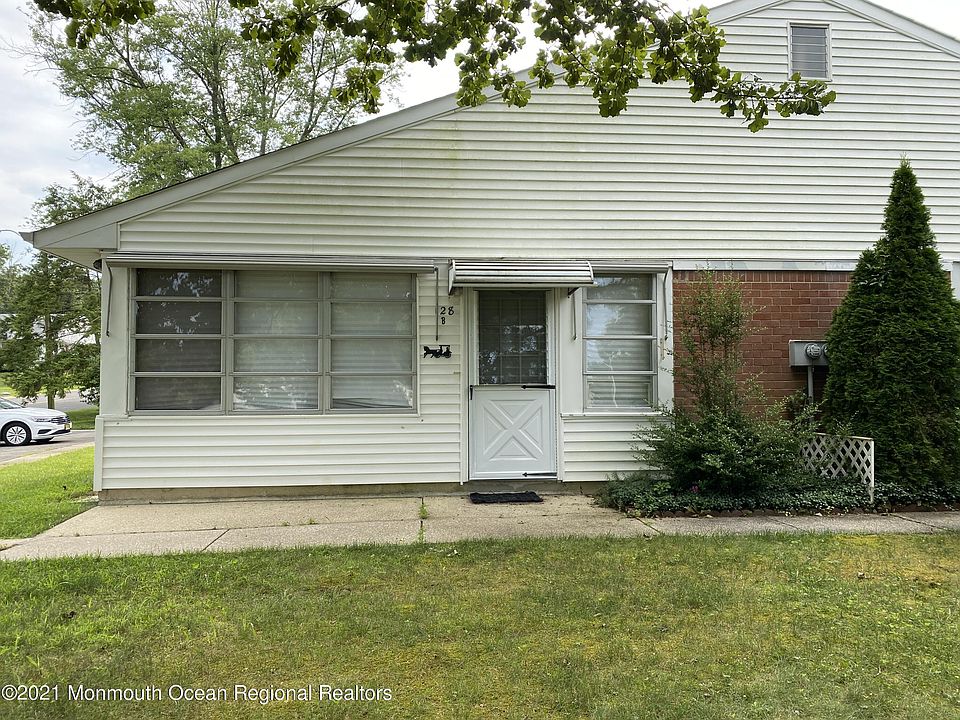 1st image of 128 Rosewood Dr #B