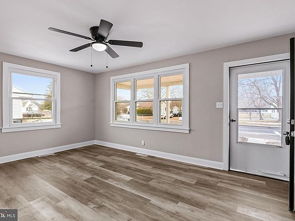 5th image of 213 Locust Ln