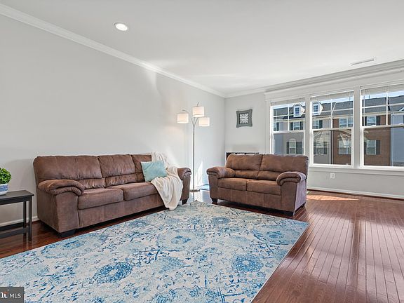 4th image of 8 Ocala Way