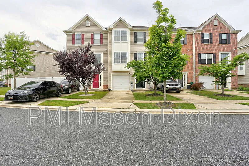 3 bed, 2.5 bath, 2092 sqft, $2,800 — Photo 3