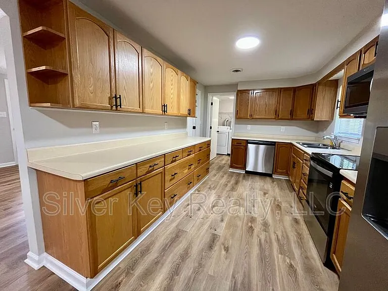 1719 Reed Rd — Photo 20