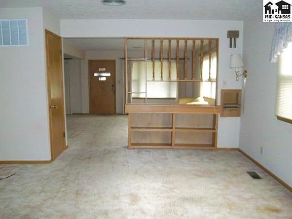5th image of 407 W Avenue B