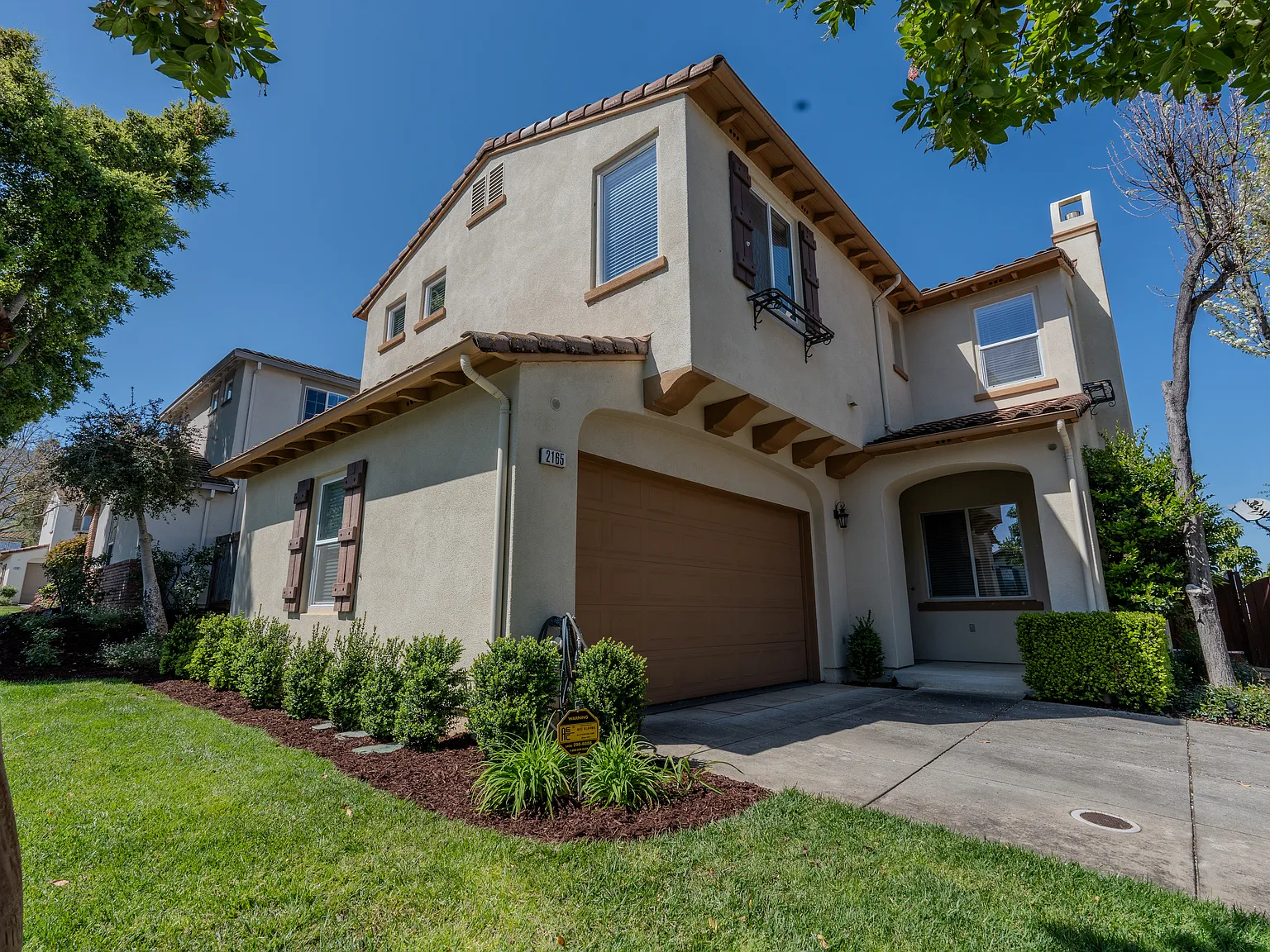 4 bed, 2.5 bath, 2594 sqft, $5,395 — Photo 1