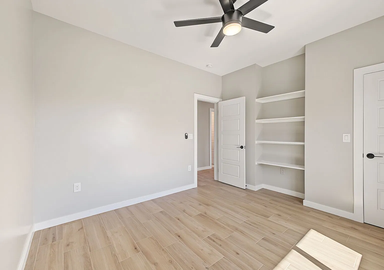Newly Updated Two Bedroom, Two Bathroom in Avondale — Photo 3