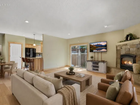 61390 Merriewood Ct, Bend, OR 97702