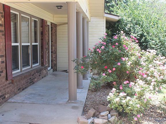 3rd image of 311 Lancewood Dr