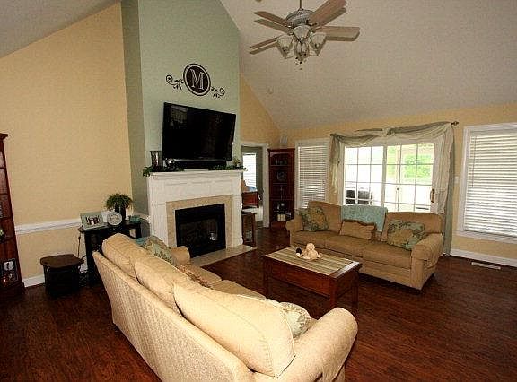 4th image of 205 Weatherby Dr