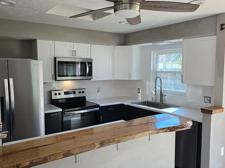 385 Banana Blvd — Photo 12