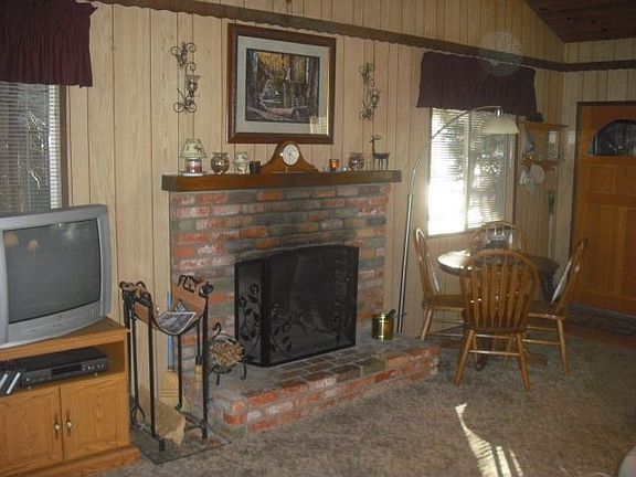 large living room, furnishing negotonable, furnishings are nice