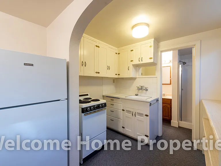 512 S College Ave — Photo 5