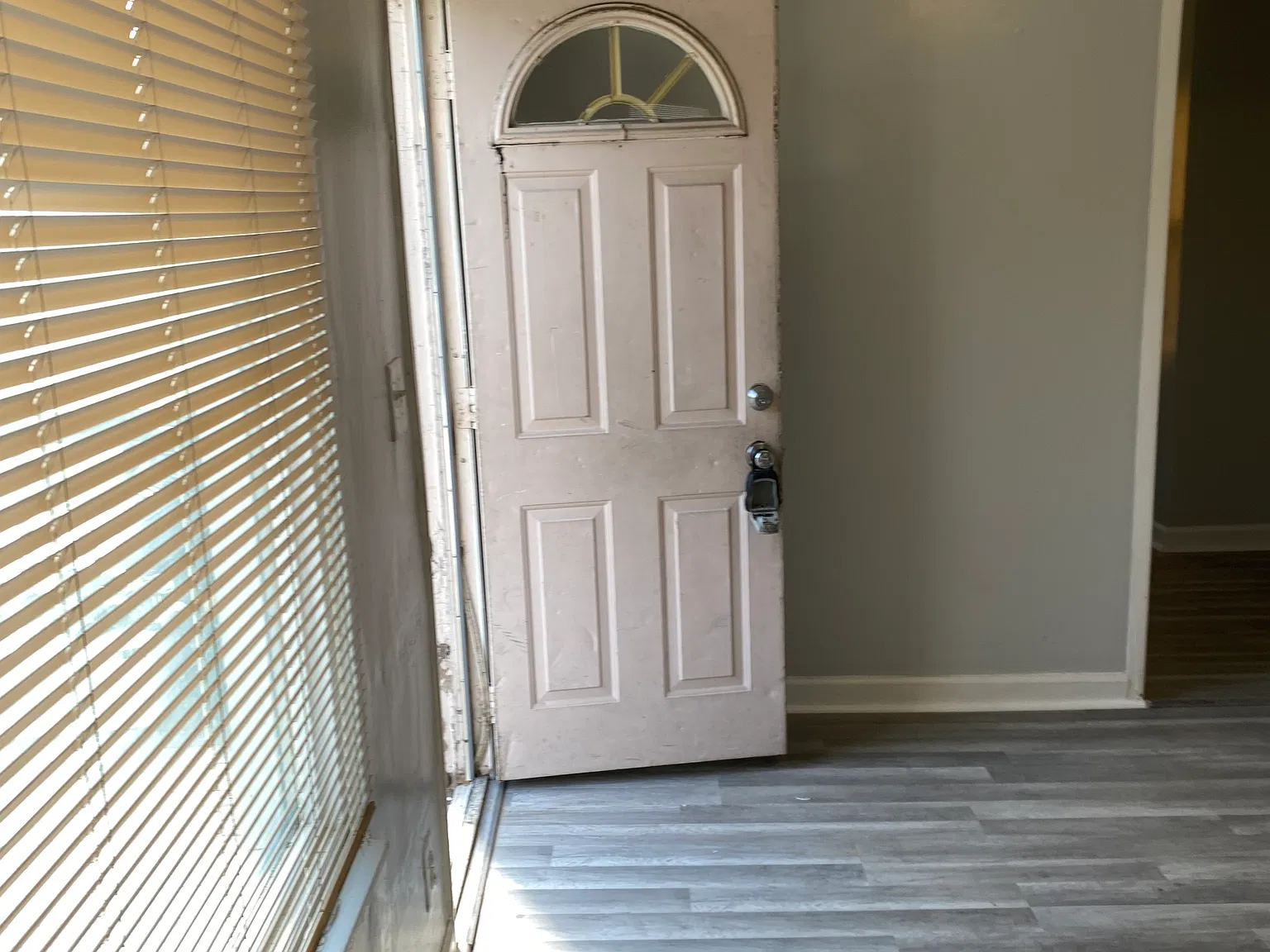 4 bed, 1.0 bath, 1025 sqft, $1,300 — Photo 3