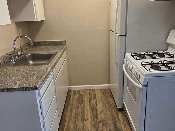 3rd image of 9230 Kiefer Blvd APT 16