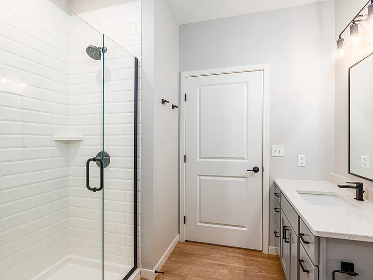 6. District E_Bathroom 6. District E_Bathroom