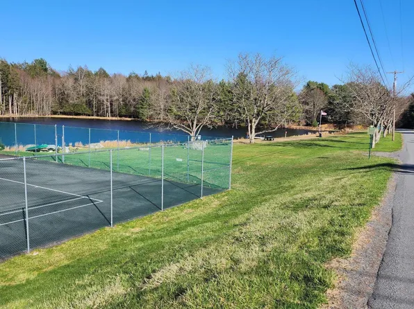 15 W Sir Bradford Rd #15, Pocono Lake, PA 18347